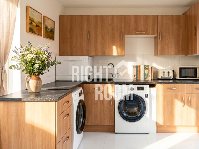 Studio To Rent In One Bedroom Flat, Cannock Way, RG6