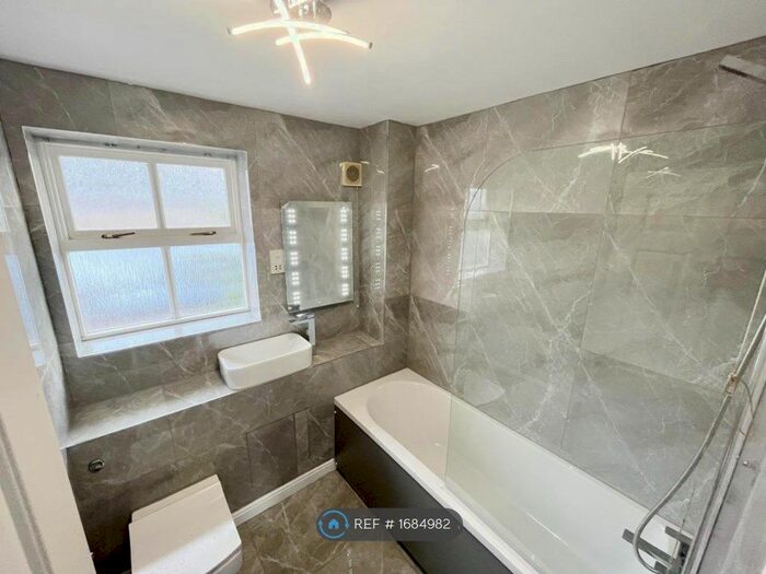 3 Bedroom Terraced House To Rent In Leigh Hunt Drive, London, N14