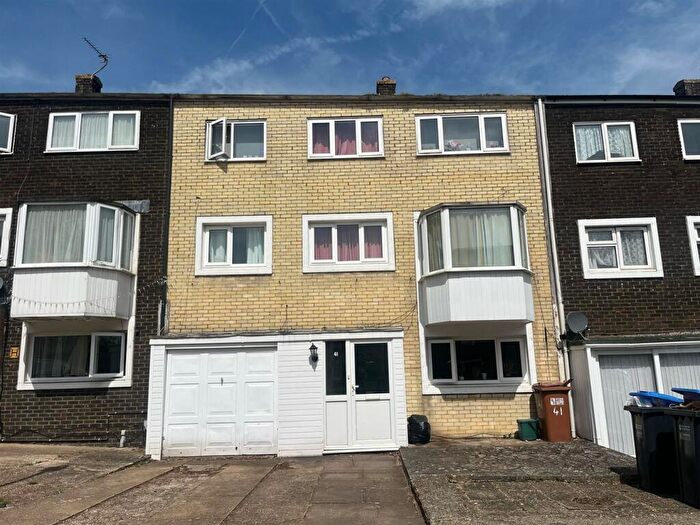 5 Bedroom Terraced House To Rent In Northdown Road, Hatfield, AL10