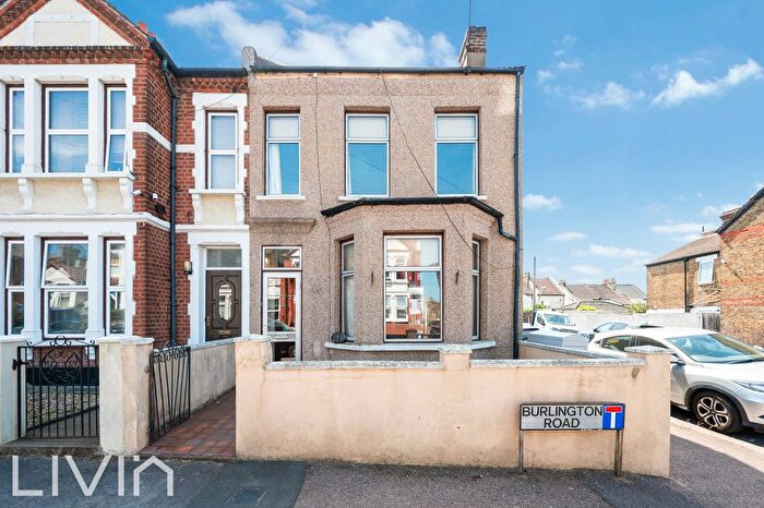 3 Bedroom Semi-Detached House For Sale In Burlington Road, Thornton Heath, CR7