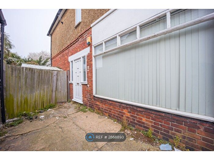 2 Bedroom Flat To Rent In Mayplace Road East, Bexleyheath, DA7