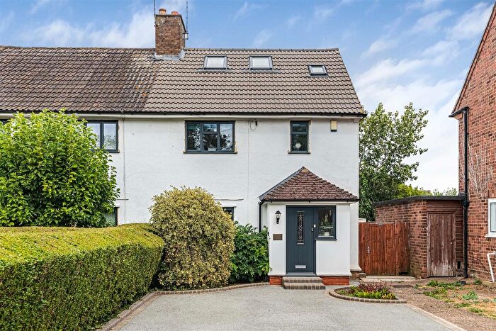 4 Bedroom Semi-detached House For Sale In New Road, Radlett, WD7