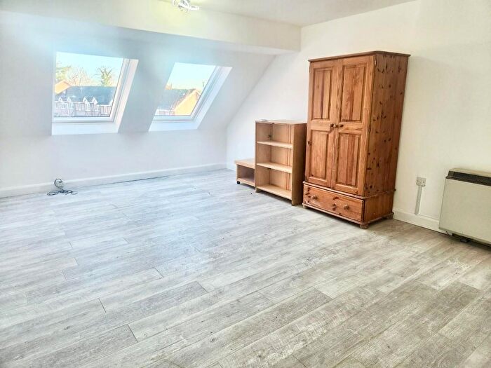 Studio To Rent In Old Fives Court, Burnham, Slough, SL1