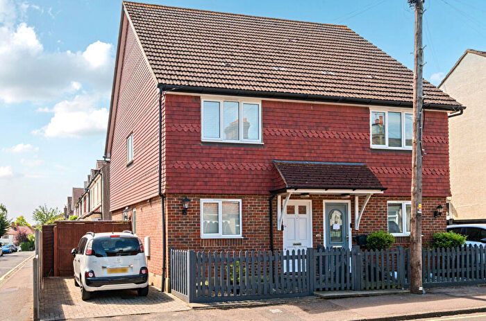 3 Bedroom Semi-Detached House For Sale In Wiltshire Road, Orpington, BR6