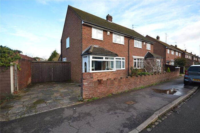 3 Bedroom Semi Detached House For Sale In Rosslyn Crescent, Luton, Bedfordshire, LU3