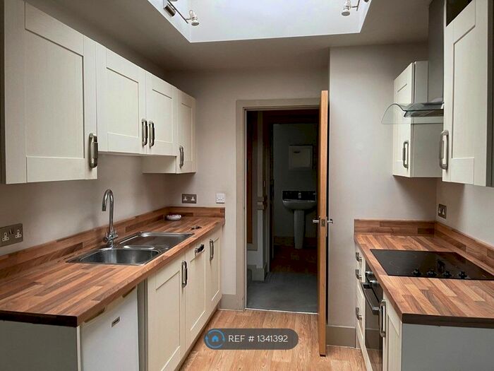 1 Bedroom Flat To Rent In Whitehall House, East Grinstead, RH19