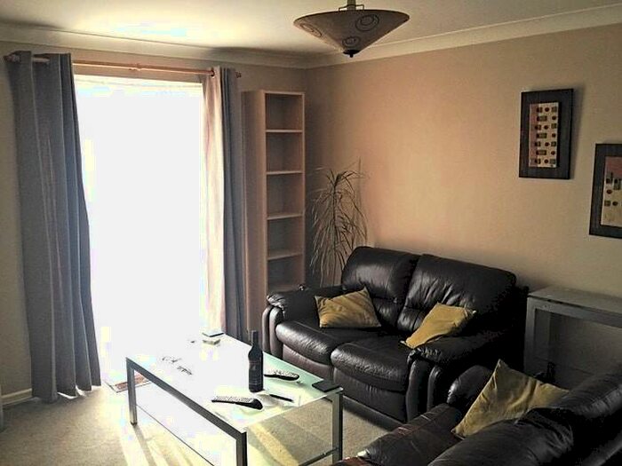 2 Bedroom Flat To Rent In Atlantic Close, Southampton, SO14