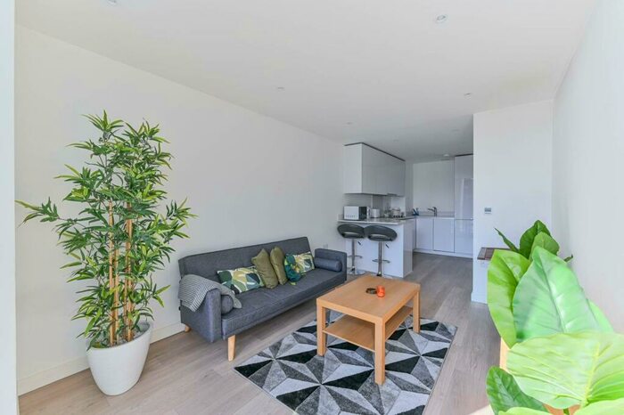 1 Bedroom Flat To Rent In Pinnacle Apartments, East Croydon, Croydon, CR0