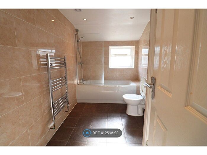 2 Bedroom Flat To Rent In Ashgrove Road, Ilford, IG3