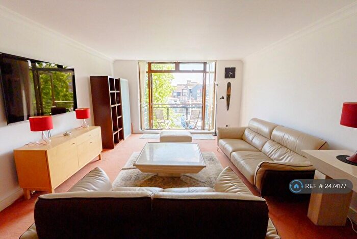 2 Bedroom Flat To Rent In Merganser Court, London, E1W