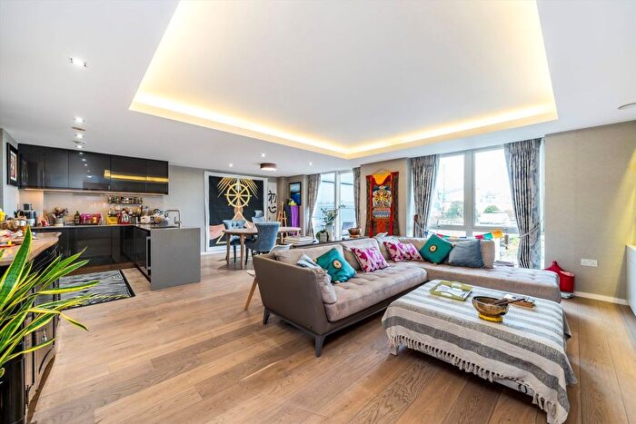 2 Bedroom Flat To Rent In Farm Lane, Fulham, SW6