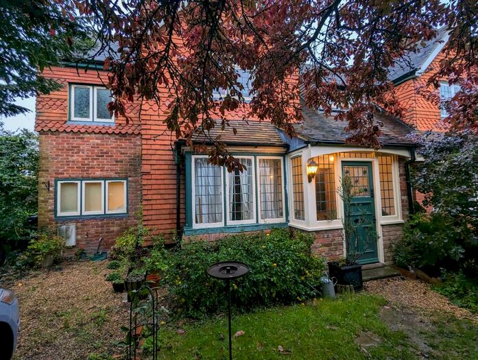 4 Bedroom Cottage For Sale In Plough Lane, Shiplake Cross, RG9