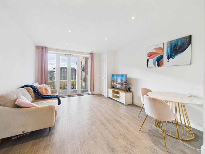 1 Bedroom Apartment For Sale In Corys Road, Rochester, Kent, ME1