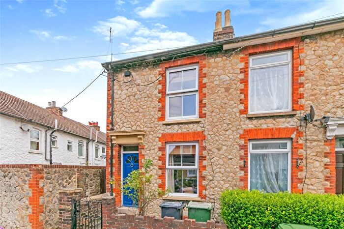 2 Bedroom End Of Terrace House For Sale In Cross Street, Maidstone, Kent, ME14