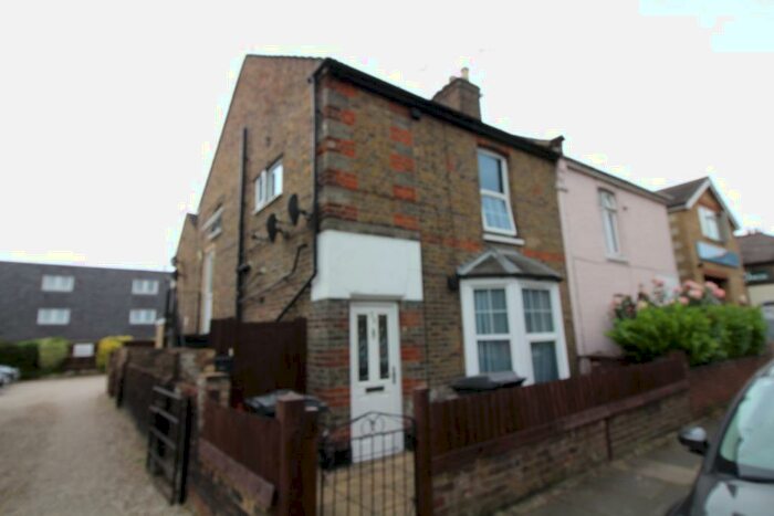 1 Bedroom Ground Maisonette To Rent In Rochford Road, Chelmsford, CM2