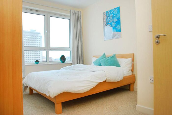 2 Bedroom Flat To Rent In Station Approach, Woking, GU22