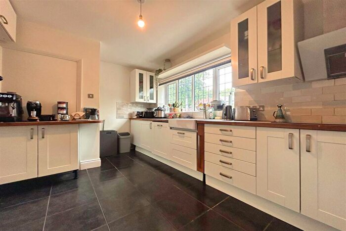 4 Bedroom Detached House For Sale In Broad Road, Sale, M33