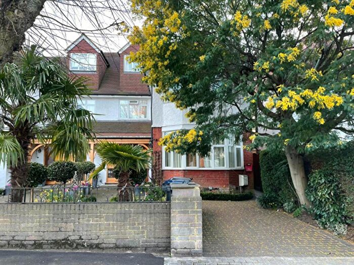 Studio To Rent In The Ridgeway, London, NW11