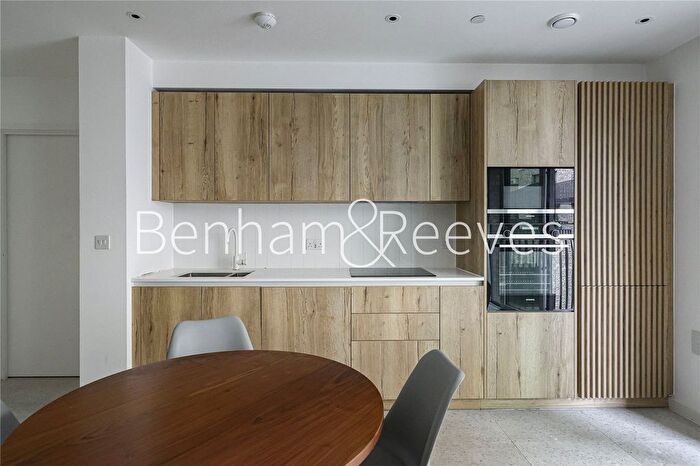 1 Bedroom Flat To Rent In Sidney Street, London, E1