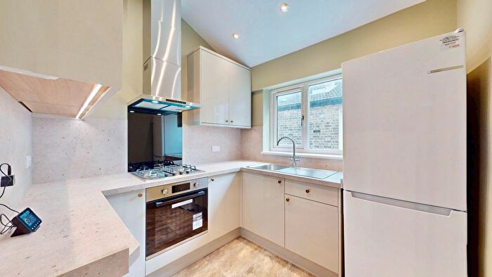 3 Bedroom Maisonette To Rent In Romford Road, Manor Park, E12