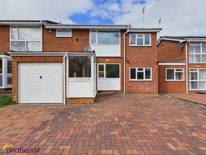 4 Bedroom Semi-Detached House To Rent In Brooke Road, Banbury, OX16