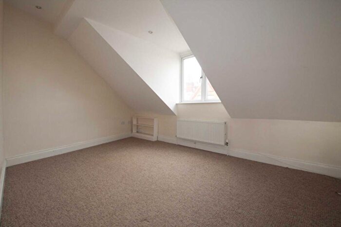 2 Bedroom Apartment To Rent In Boxmoor Village, HP1