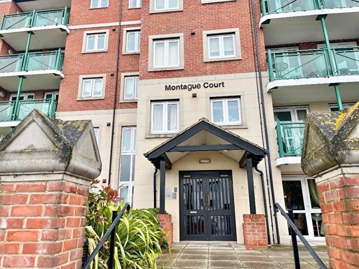 1 Bedroom Apartment For Sale In Montague Court, Hamlet Court Road, Westcliff-On-Sea, SS0