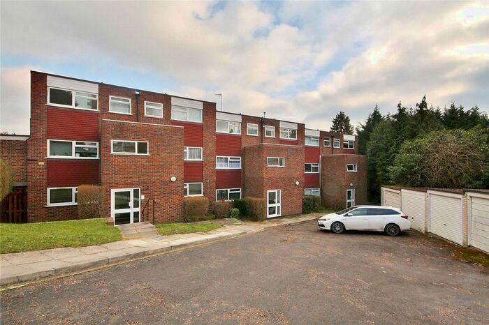 1 Bedroom Flat To Rent In Woodlands Court, Woking, Surr, GU22