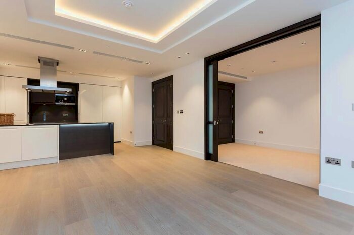 3 Bedroom Flat To Rent In Kensington High Street, London, W14