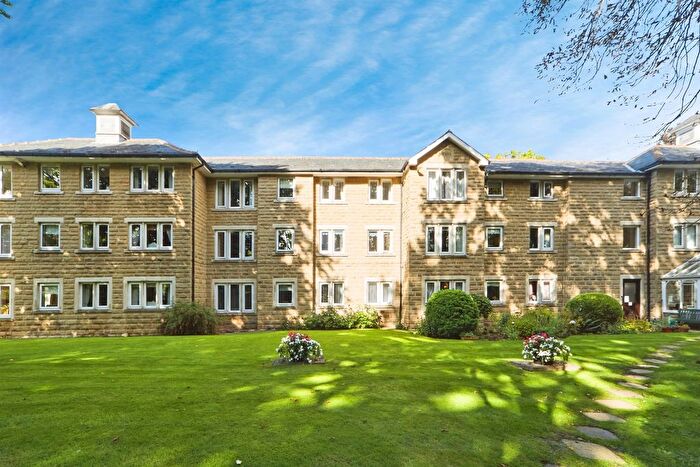 2 Bedroom Flat For Sale In Ladywood Road, Leeds, LS8