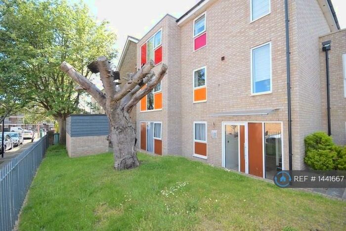 2 Bedroom Flat To Rent In Rennets Wood House, London, SE9