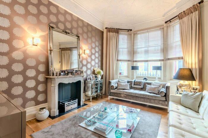 2 Bedroom Maisonette To Rent In Palace Gate, Kensington, London, W8