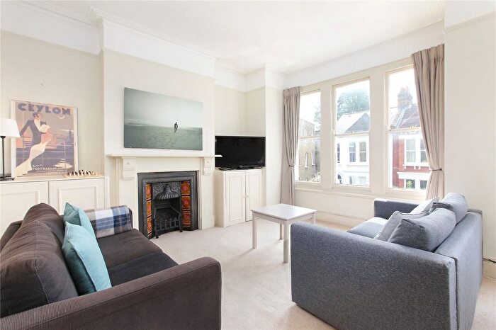3 Bedroom Flat To Rent In Navy Street, Clapham, SW4