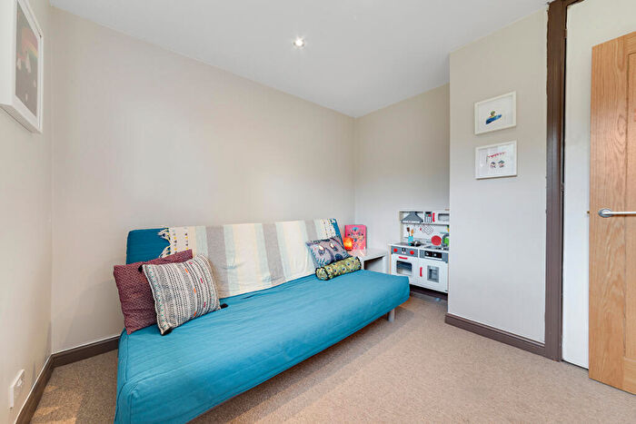 3 Bedroom End Of Terrace House For Sale In Goldingham Avenue, Loughton, IG10