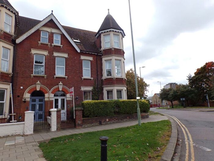 1 Bedroom Flat For Sale In Towers House, Park Avenue, Bedford, Bedfordshire, MK40
