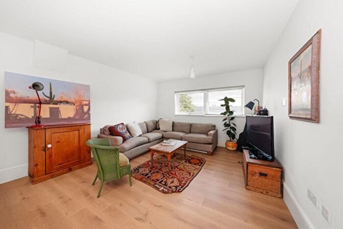 2 Bedroom Apartment For Sale In Trewsbury Road, Sydenham, London, SE26