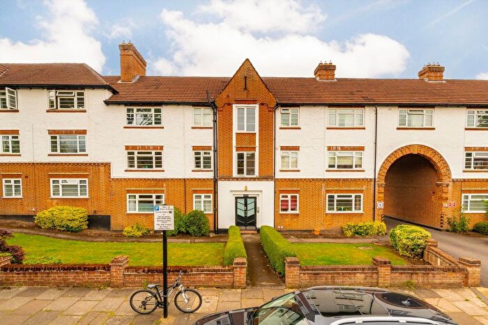 2 Bedroom Flat For Sale In Manor Road, Twickenham, TW2