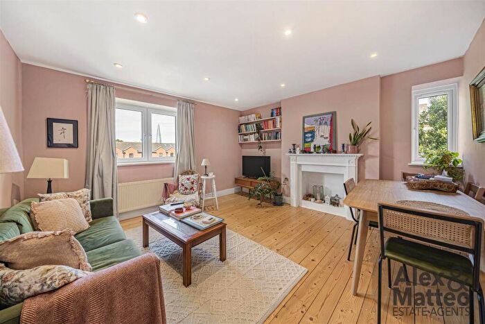 2 Bedroom Flat For Sale In Millpond Estate, Bermondsey, SE16