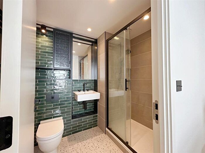 2 Bedroom Apartment To Rent In Iris House, Poplar Riverside, E14