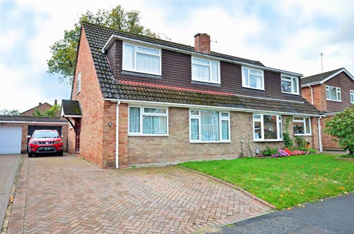 3 Bedroom Semi Detached House For Sale In Mistletoe Road, Yateley, GU46