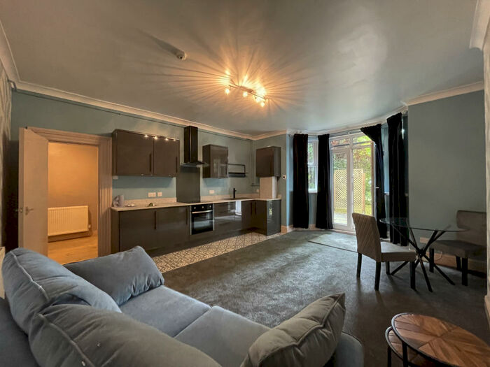 1 Bedroom Apartment To Rent In Moorland Avenue, Leeds, West Yorkshire, LS6