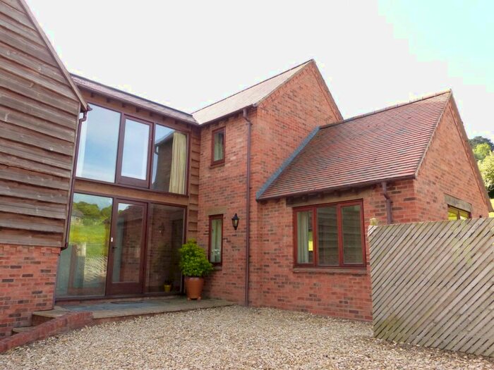 6 Bedroom Detached House To Rent In Green Lane, Churchdown, GL3