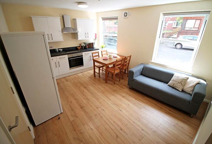 3 Bedroom Flat To Rent In North Sherwood Street Flat, Nottingham, NG1