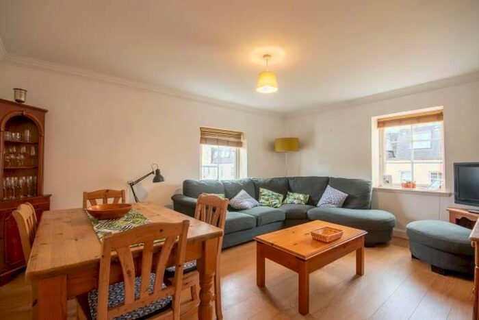 2 Bedroom Flat To Rent In Caledonian Crescent, Edinburgh, EH11