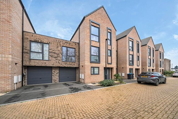 4 Bedroom Town House For Sale In Copse Close, Enfield, EN1