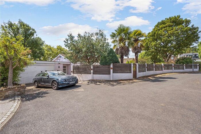 4 Bedroom Bungalow To Rent In Fitzgeorge Avenue, New Malden, Surrey, KT3