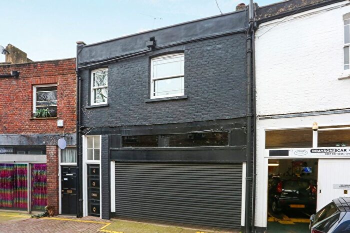 30 Bedroom Flat To Rent In Drayson Mews, Kensington High Street, W8