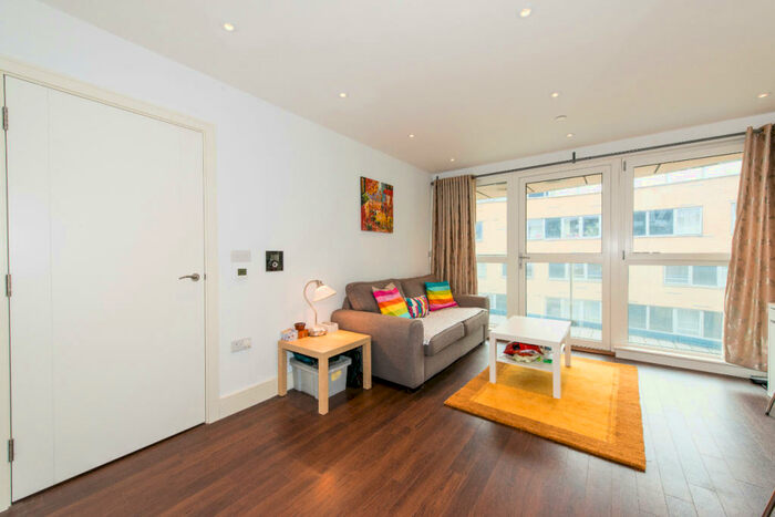 1 Bedroom Apartment To Rent In Waterlow Court, Queensland Terrace, Islington, N7