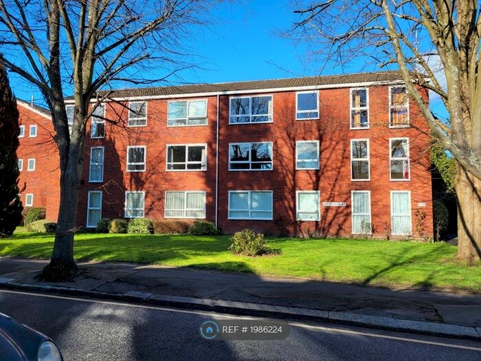 2 Bedroom Flat To Rent In Village Road, Enfield, EN1
