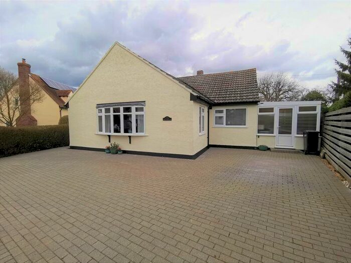 2 Bedroom Detached Bungalow For Sale In Frensham Blackmore End, Braintree, CM7